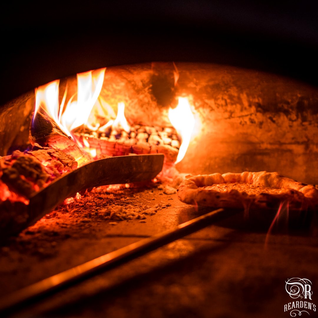 Need some recovery fuel 🤔 

Pop into Reardens Bar and grab an oak fired pizza, we use only the freshest of ingredients 🍻

#ReardensBar #CorkCity #NightOut