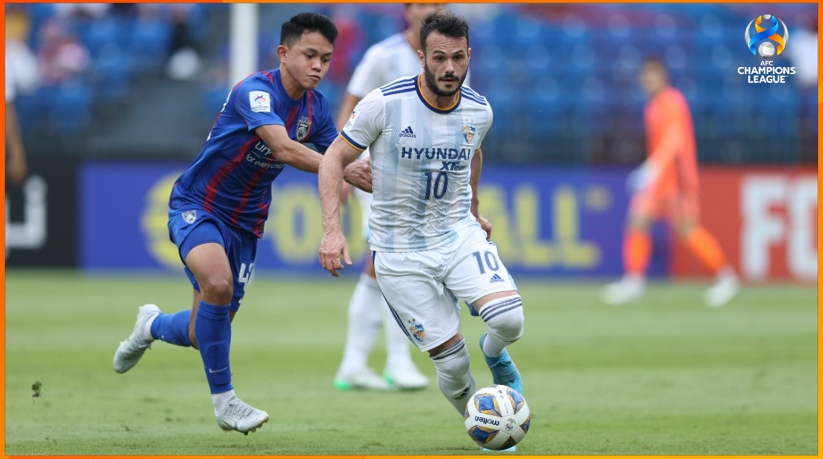 TheAFCCL's tweet photo. FT | 🇲🇾 Johor Darul Ta'zim 2-1 Ulsan Hyundai 🇰🇷
 
🎭 Late, late drama at the Sultan Ibrahim Stadium as a stoppage time own goal helps JDT book a historic #ACL Round of 16 berth!
 
#ACL2022 | #JDTvUHD https://t.co/VF0HcDHxeQ