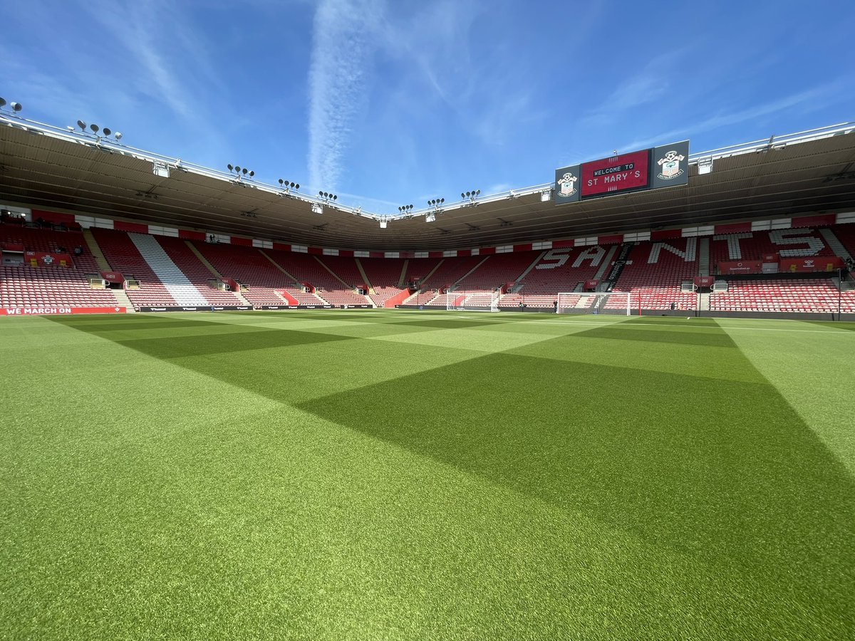 Second to last Premier League home game. 22 days to go and counting before we strip it and get ready for The Killers. Top work this morning <a href="/dogpockets/">Danny Silvestri</a> <a href="/stevenew12/">steve new</a>👌🏼🎱🎱 #SaintsFC