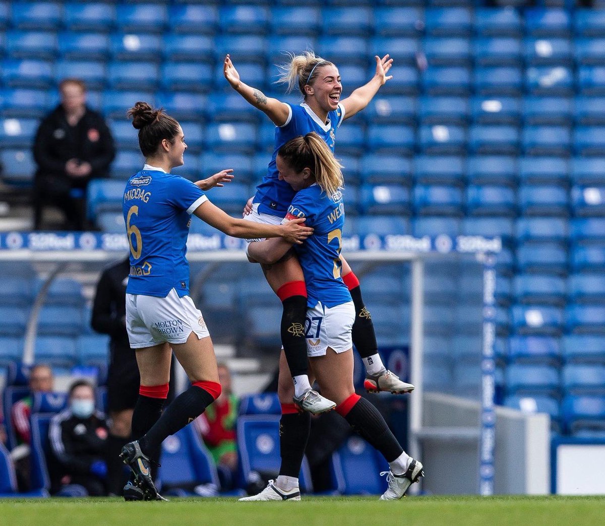 Nicola Docherty 📣

PFA women’s team of the year ✅

Rangers women’s player of the year ✅

Playing and scoring at Ibrox ✅

Great achievements from Nicola. Well done from all at the academy and thank you for being such a positive role model to the girls within our academy!