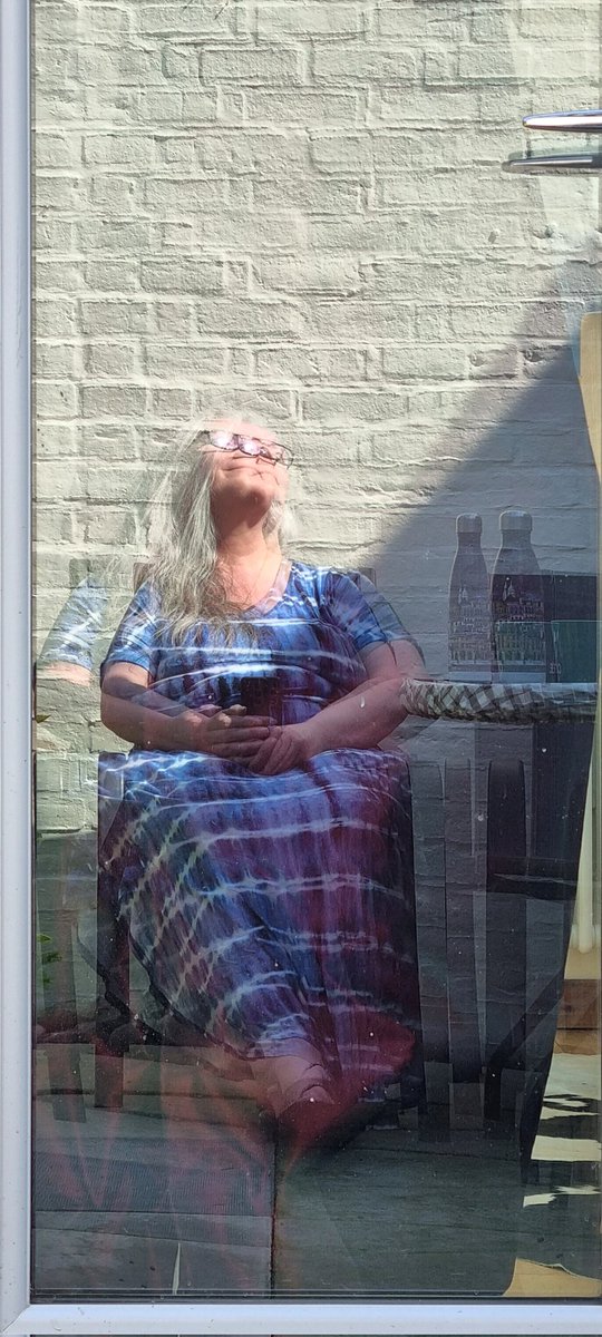 f1roro's tweet photo. This week's home away from home is a little bit special... enjoying coffee in the courtyard ☕️☀️ with the lovely @LadyAsajane on her way to share the weekend 🥂😊 #blueskies #beesbuzzing #birdsong #friendship #happydays https://t.co/XAprIutxLJ