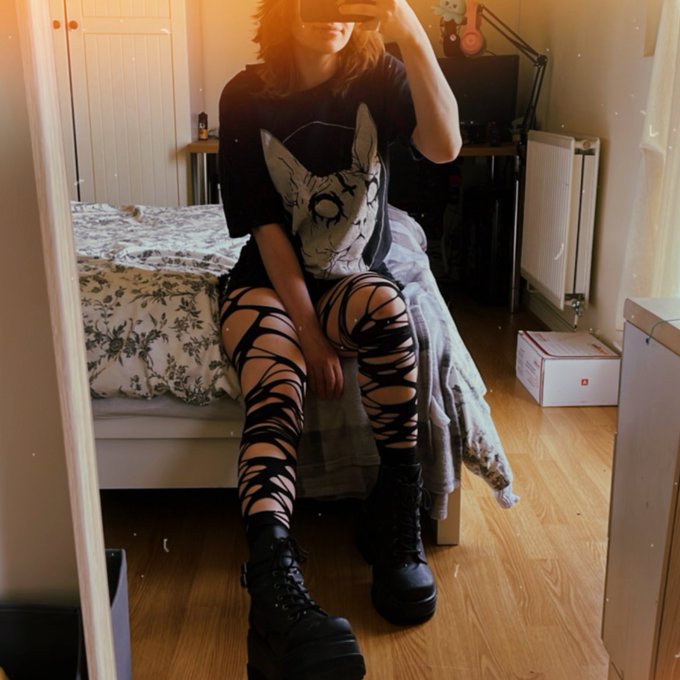 Not a thing, just feeling cute today https://t.co/g0t4AfWLI1