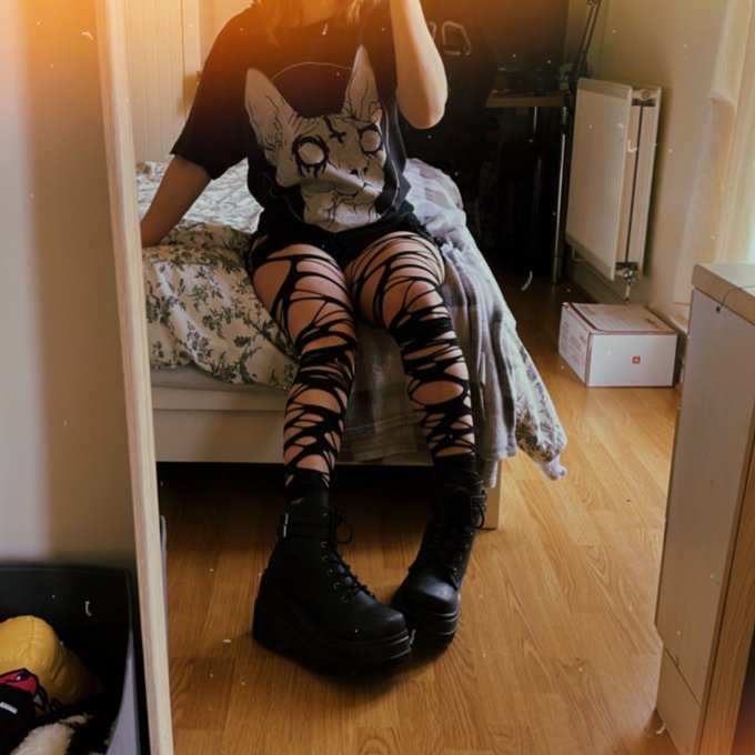 Not a thing, just feeling cute today https://t.co/g0t4AfWLI1