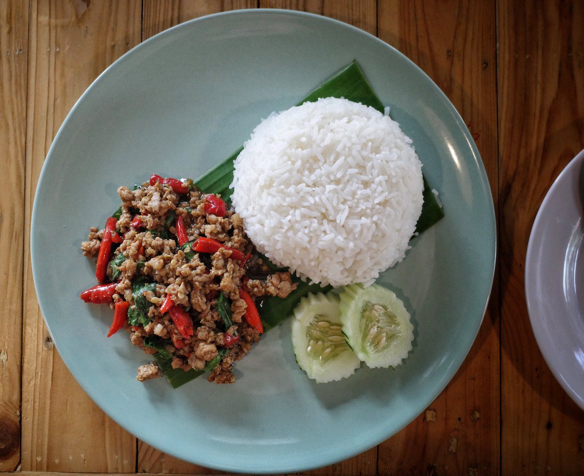 NeilShelley's tweet photo. The chef looks on from the kitchen, waiting to see the fruits of the chaos he has sown
🌶 🌶 🌶 🔥
#noquarter
#kaprow
#krapow
#rectacular https://t.co/I5qRrLUF65