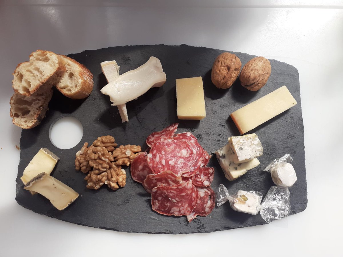 Nous vous présentons la planche des produits de notre région qui concoure au concours de #lestoquésdelagri !
#terroir #produitslocaux #agriloving