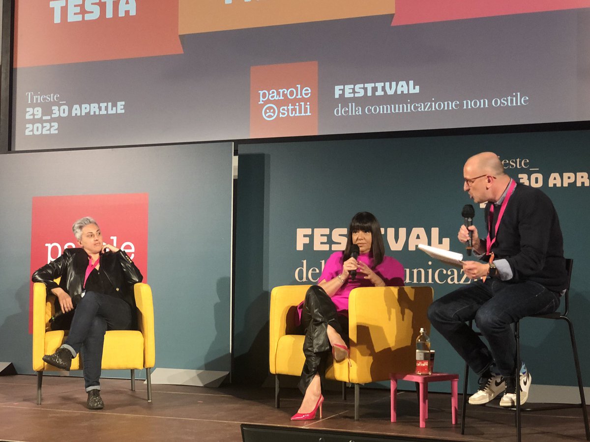 Com’è il vostro rapporto con gli haters? <a href="/EdTv/">Enrico Marchetto</a> sul palco di <a href="/ParoleOstili/">Parole O_Stili</a> domanda a @catlatorre e #estetistacinica