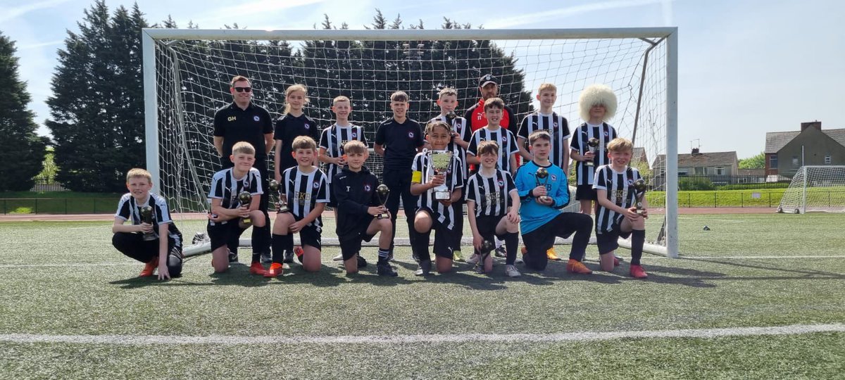 CwmbranTown's tweet photo. #Torfaen U12 Cup Final result:

#MiniCrows 5-0 @CwmbranCeltic 

Huge congratulations to the players and coaches - what a brilliant win! 👏

Enjoy the celebrations! 🏆🎉 https://t.co/6BZGRkOTLA