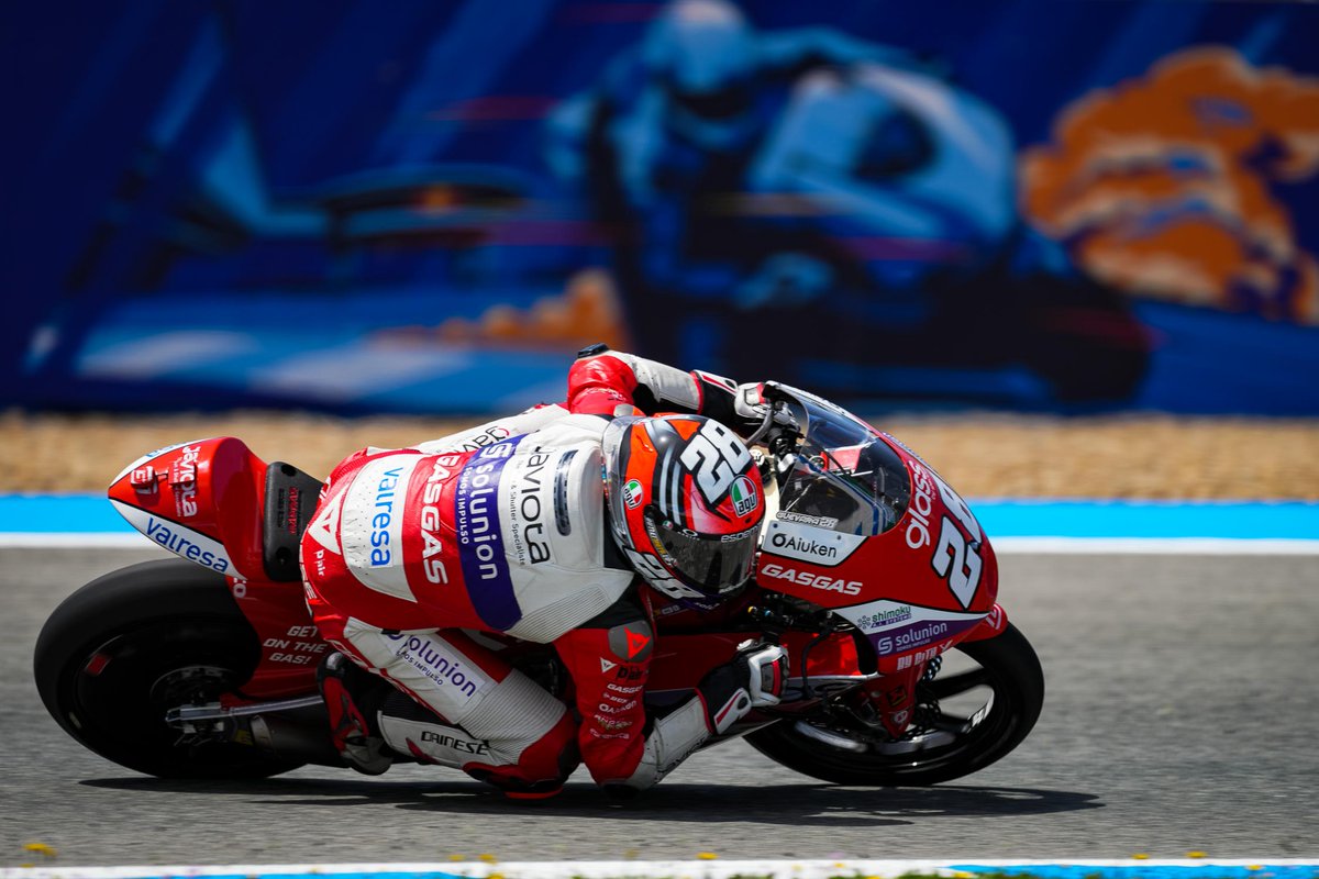 It's an Aspar 1-2, Spanish riders in a Spanish team at a Spanish track! Izan Guevara takes pole position in Moto3 despite nearly crashing on his pole lap ahead of teammate Sergio Garcia with Jaume Masia rounding out the front row! / #MotoGP https://t.co/2nZPCxdH9C