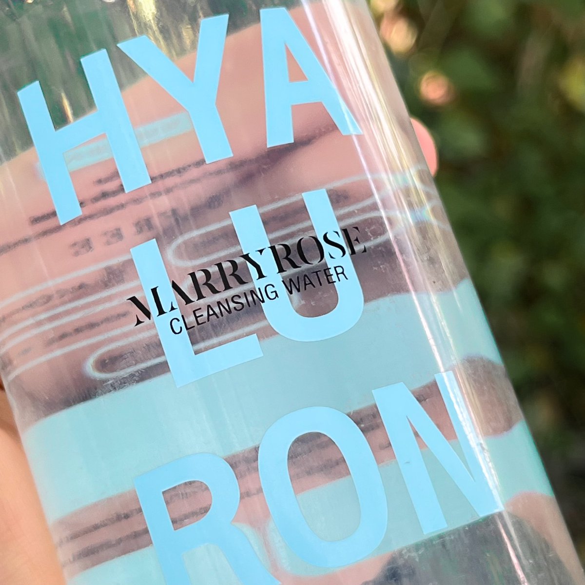 privmeime_'s tweet photo. ดีเกินราคาไปมาก ! คลีนซิ่งไฮยาของmarryrose ตัวนี้เช็ดแล้วยังรู้สึกว่าหน้าชุ่มชื้น สบายผิว ไม่แสบผิวเลย เพราะมีไฮยาลูรอน แล้วที่ชอบมากคือน้องเป็นวีแกนไม่ทดลองกับสัตว์ แถมยังปราศจากสารที่ทำให้ระคายเคือง ผิวแพ้ง่ายใช้ได้สบายเลย 💙 https://t.co/C8W9ePTfC2