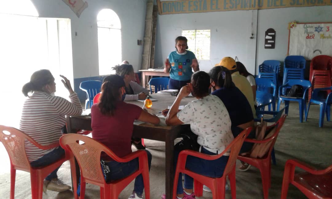 #29Abr Desde la Comuna Agrícola Mixta La Nueva Esperanza, en la parroquia Coronel Mariano Peraza, Edo. Lara, se llevó a cabo una Asamblea con los promotores de Fundacomunal, para debatir sobre las líneas estratégicas que se aplicarán en las comunidades. #VenezuelaEnRosario