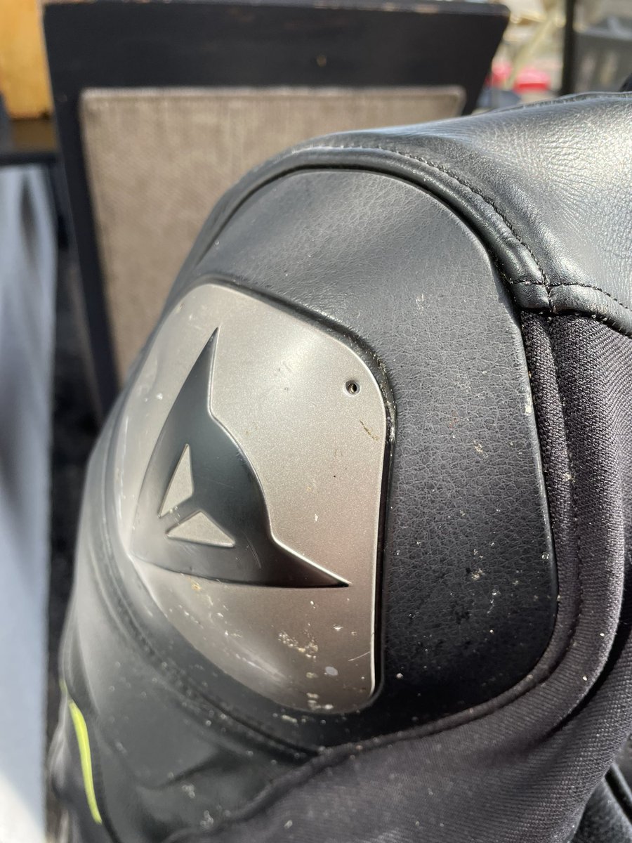 J7TYS's tweet photo. Where can I get #dainese shoulder plate screws without having to travel miles to a #dstore ? https://t.co/d4kchaBPQw