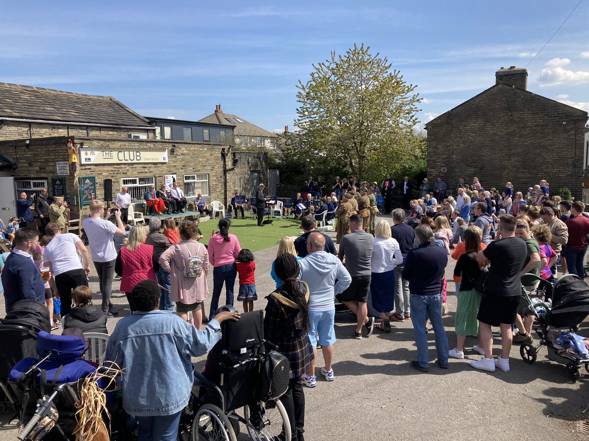 Nottyowram's tweet photo. Opening ceremony done. Scarecrows, entertainment and food for the rest of the weekend! https://t.co/iQAlCvL1H5