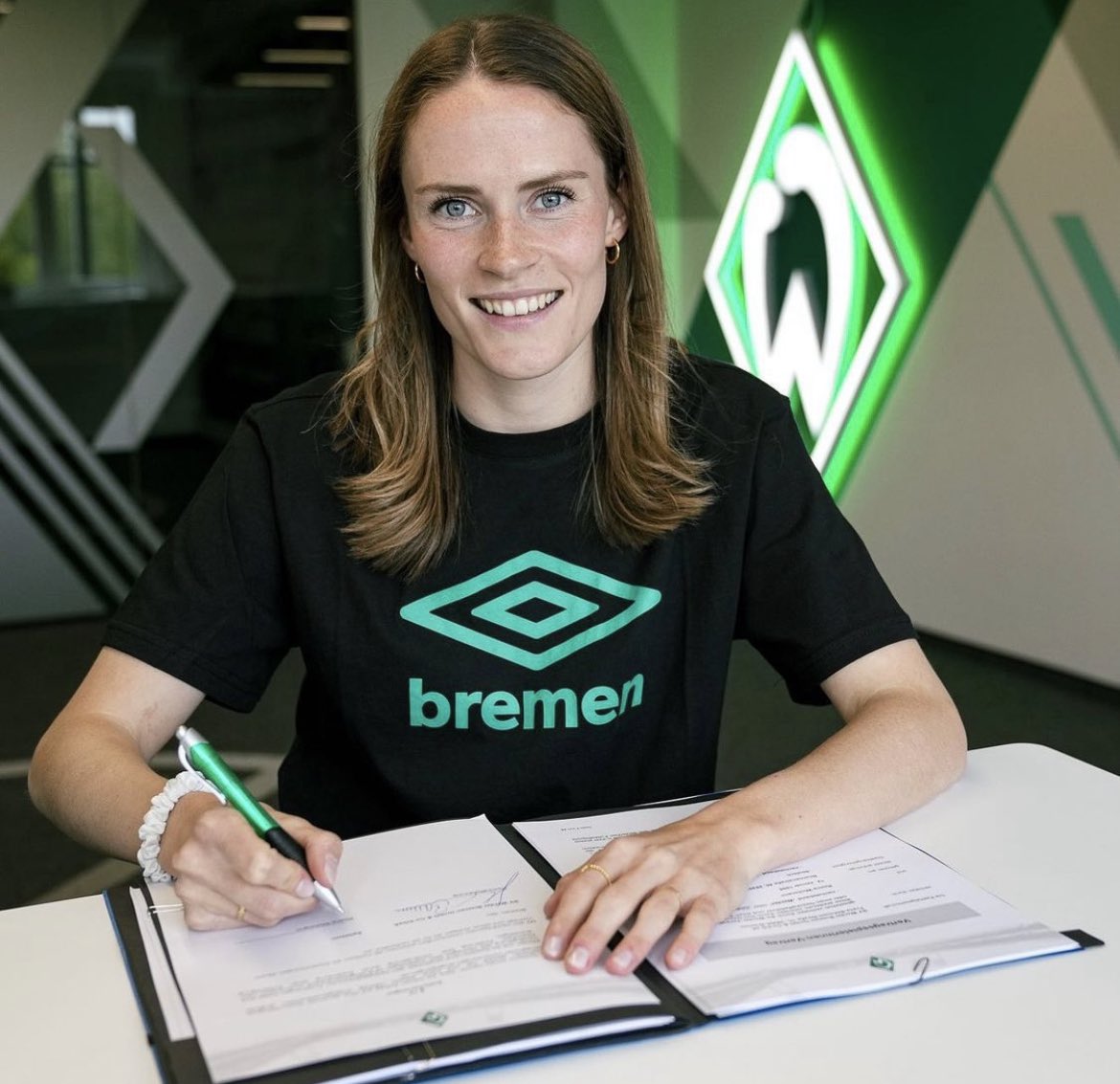 Reena Wichmann has extended her contract with <a href="/WerderBremenVFL/">VFL Werder Bremen</a>