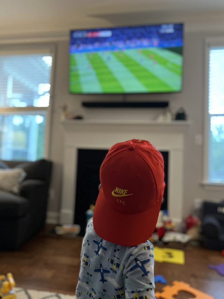 anneonymity's tweet photo. New hat for the 2 year old arrived just in time for this morning’s @LFC vs @NUFC match! @PLinUSA @LFCUSA #MyPLmorning https://t.co/enMc2ta82n