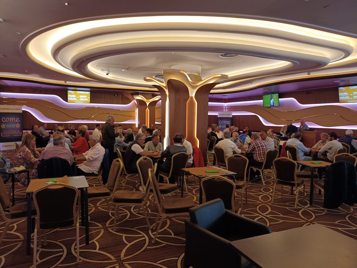 CasinoVigo's tweet photo. A pequeña, a grande a pares y a juego...
Ayer primera jornada del Campeonato de Mus.
En total 9️⃣2️⃣ participantes que durante varios días competirán por el trofeo 🏆
Quedan más días de competición. Acércate a vivirlo.
#mus #casinovigo #ordago
Sólo +18 años https://t.co/AKWOplZrJe