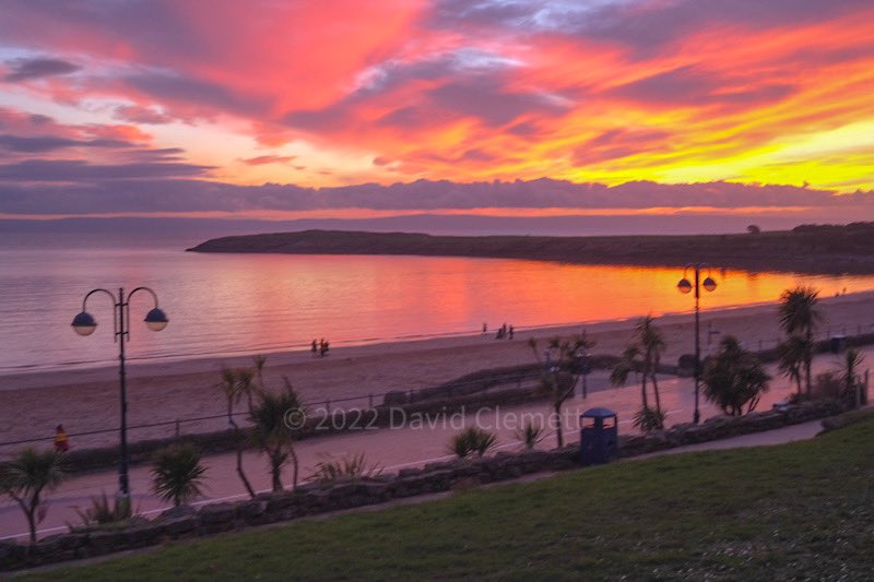 Evening walk during sunset at Whitmore Bay Barry Island <a href="/barry_beautiful/">Beautiful Barry</a> <a href="/BarryClicks/">Barry Clicks</a> <a href="/BarryMagazine/">Barry Magazine</a> <a href="/_BARRYISLAND_/">Barry Island ❤🏴󠁧󠁢󠁷󠁬󠁳󠁿❤ #BarryIsland</a> <a href="/Barrybados/">#Barrybados</a> <a href="/ItsYourWales/">It's Your Wales</a> @ValePhotoClub <a href="/visitthevale/">Visit the Vale</a>