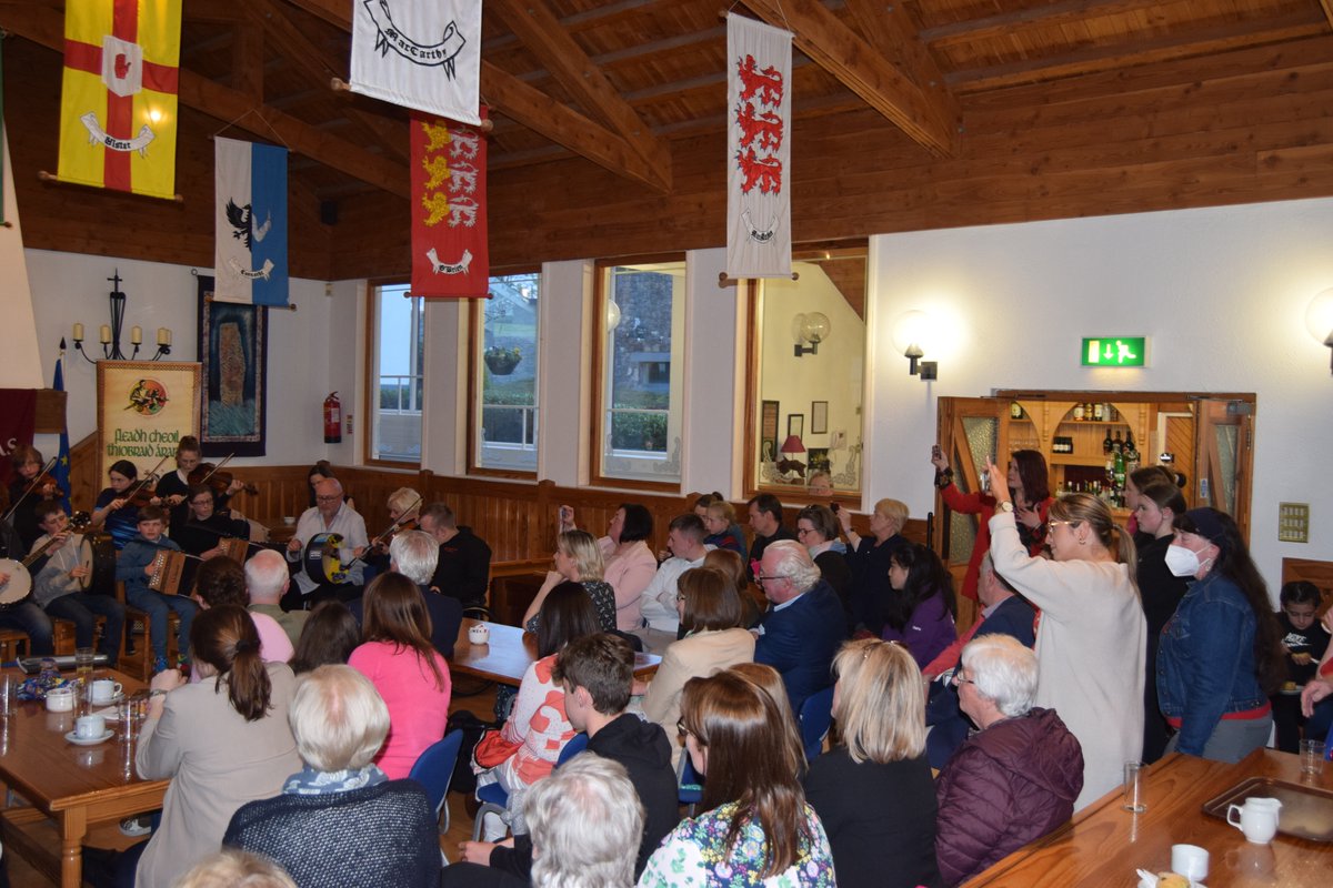 Brú Ború tweet media