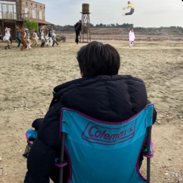 mhereonlyforbts's tweet image. SORRY EVERYONE I JUST HAD TO DO IT