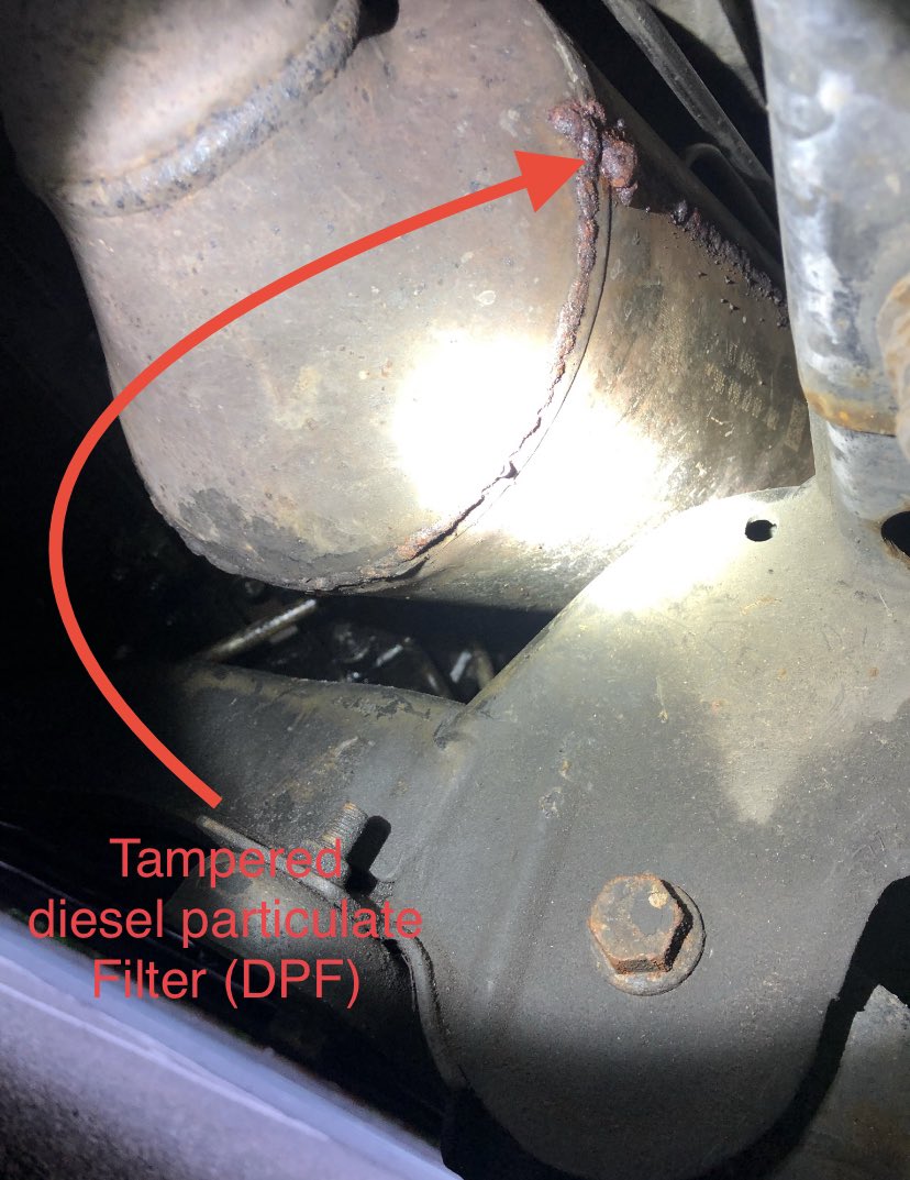 DVSAEnforcement's tweet photo. Our team at #Coldra have been ensuring the M4 corridor is a safer place to travel along this bank holiday weekend☀️
Numerous dangers removed,including worn tyres,detached suspension & tampered emission control equipment 💨😷
Hidden #emissions are a killer, don’t bypass systems⚰️ https://t.co/FA77FZ2bwr
