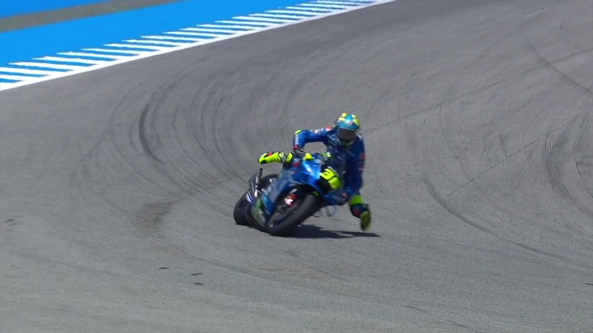 MotoGP's tweet photo. SUPER SAVE from @JoanMirOfficial! 💪

Legs dangling as he has a HUGE moment into turn 13! 🤯

#MotoGP | #SpanishGP 🇪🇸 https://t.co/STaVMcEiSo