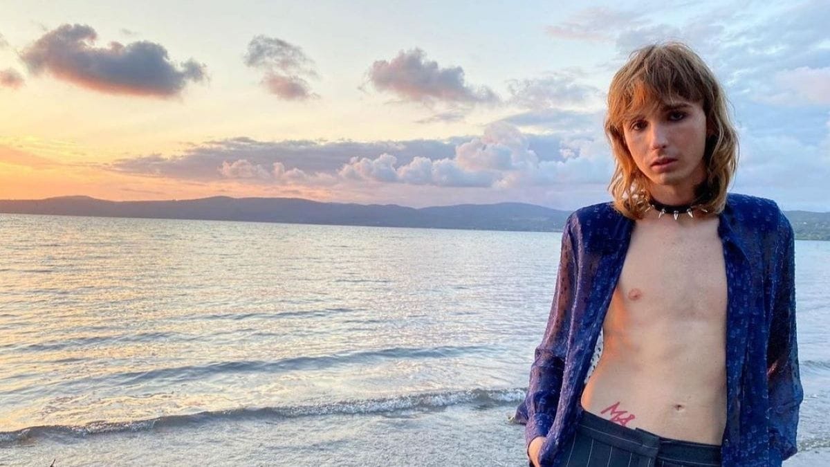 Fondatrice dei #Måneskin, ribelle, dissacrante, coraggiosa, travolgente e naturalmente anche bellissima. Tanti auguri a #VictoriaDeAngelis, la bassista più IN del momento che compie 22 anni