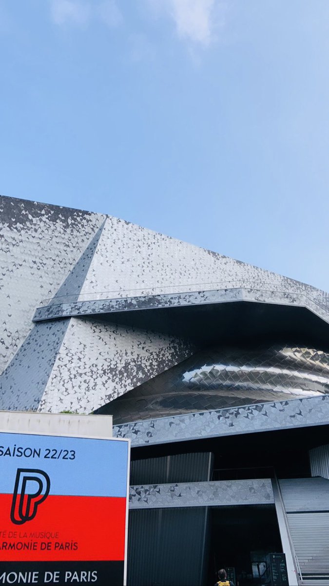 AG_Monot's tweet photo. Ça, c’est une chouette manière de débuter ma journée d’anniversaire 🎂👌 🎶 merci #playingforphilharmonie #p4p #birthdaygirl #38andcounting https://t.co/qtVqDLRhNX
