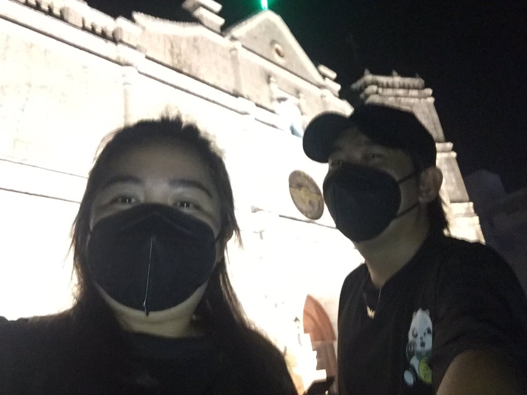 rela_28's tweet photo. saturday night with my love 😍💜 https://t.co/Es2CiSMvmr