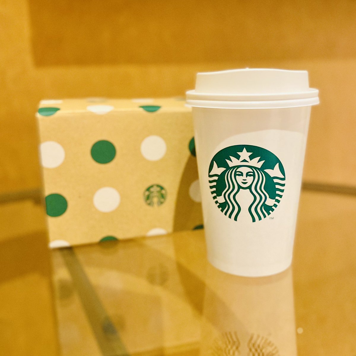 fabulousfivejp's tweet photo. 休日の夜の過ごし方☕️

#スタバなう #coffeelover https://t.co/c5db9ZtWdS