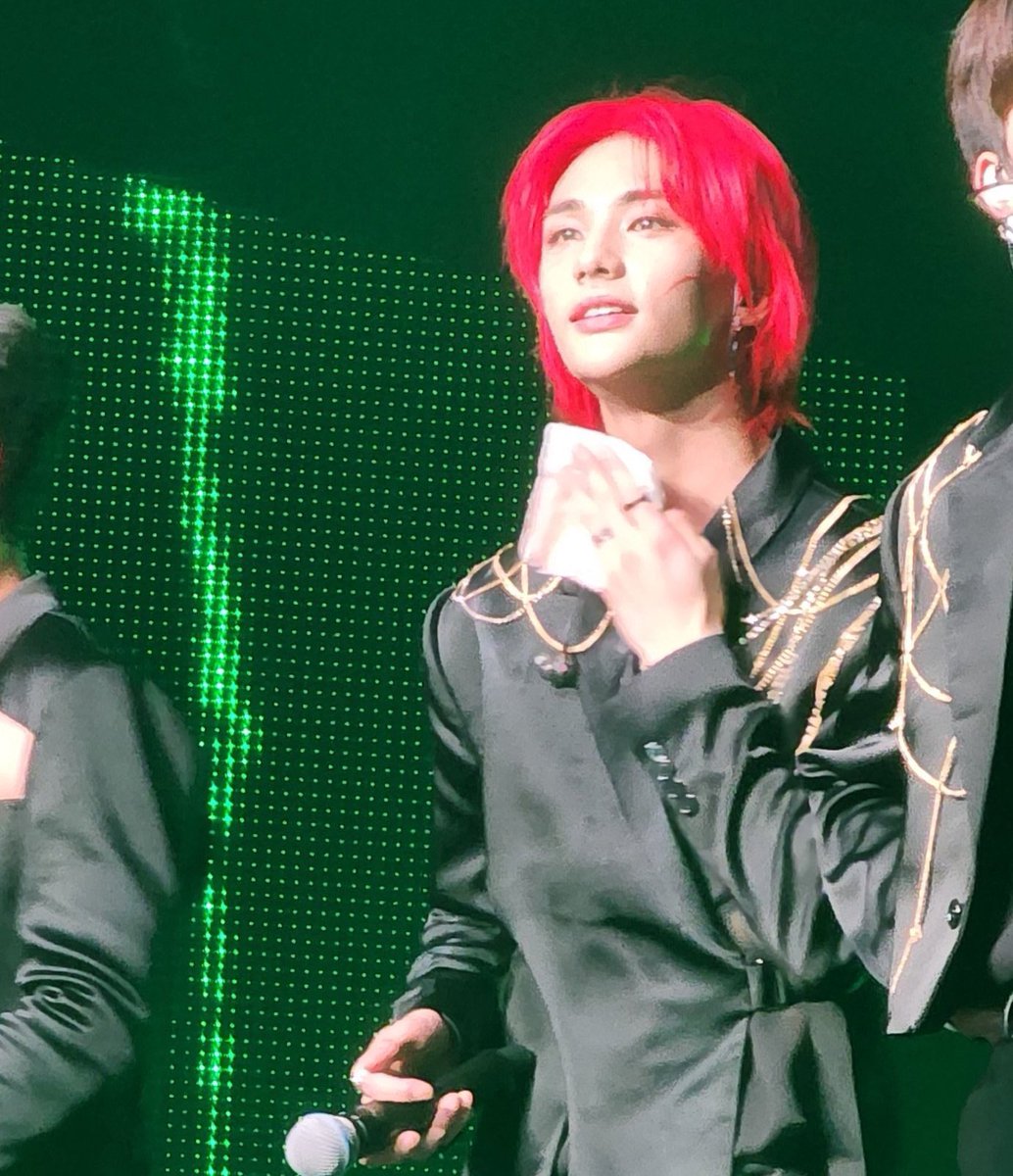 this blue hair look so nice on him 🫣🫣