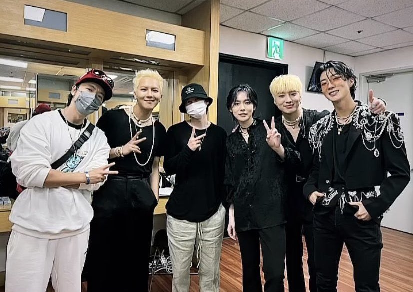 when Eunhyuk during D&amp;E show said that he wanted to attend WINNER concert (in 2019) and Kyuhyun went there with him and this time Donghae wanted to come and they came together! Thank you guys for always being supportive brothers and sunbaes to our WINNER 🥺💙
