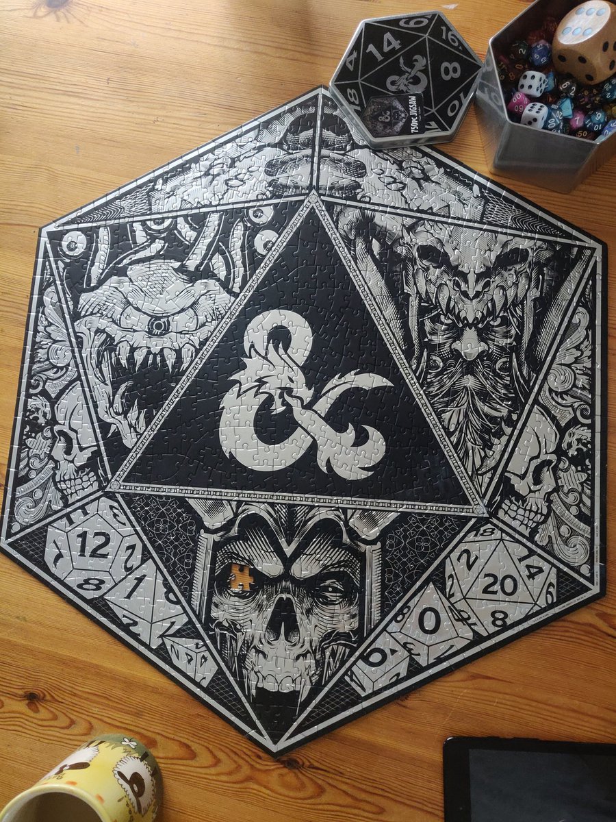 The_DanielScott's tweet photo. @paladone @Wizards #DnD #jigsaw Any chance someone has a spare eye piece for the hardest jigsaw ever? https://t.co/U33b9P0hP1