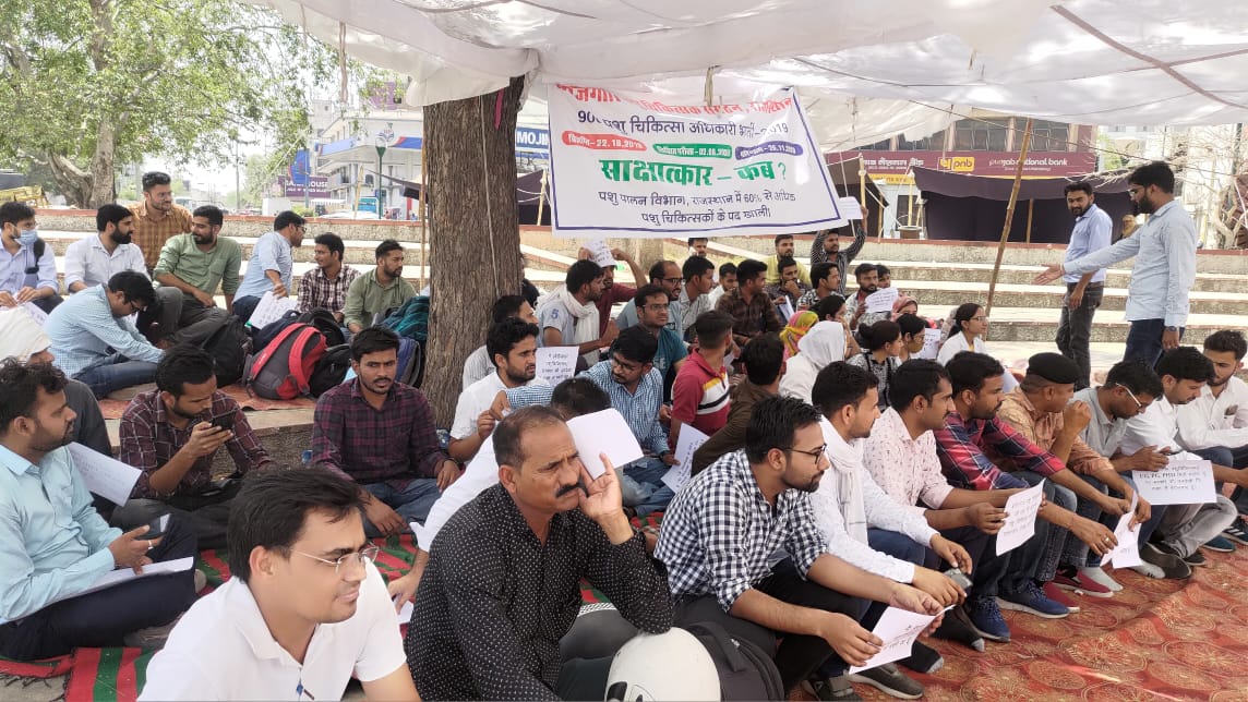 Sanish Chauhan (@chauhan_sanish) on Twitter photo #पशुचिकित्साअधिकारीभर्ती2019
<a href="/RajGovOfficial/">Government of Rajasthan</a> ने पिछले 9 साल से एक भी पशु चिकित्सक नियुक्त नहीं किया है, <a href="/AHDRajasthan/">Department Of Animal Husbandry, Govt Of Rajasthan</a> के विभाग की सारी योजनाएं कागजों में ही रह गई। 70% पद वर्षों से खाली पड़े हैं।
<a href="/ashokgehlot51/">Ashok Gehlot</a> जी
<a href="/KatariaLalchand/">Lalchand Kataria</a> जी पशुपालन विभाग की यह दयनीय स्थिति कब सुधरेगी? #पशुचिकित्साअधिकारीभर्ती2019
<a href="/RajGovOfficial/">Government of Rajasthan</a> ने पिछले 9 साल से एक भी पशु चिकित्सक नियुक्त नहीं किया है, <a href="/AHDRajasthan/">Department Of Animal Husbandry, Govt Of Rajasthan</a> के विभाग की सारी योजनाएं कागजों में ही रह गई। 70% पद वर्षों से खाली पड़े हैं।
<a href="/ashokgehlot51/">Ashok Gehlot</a> जी
<a href="/KatariaLalchand/">Lalchand Kataria</a> जी पशुपालन विभाग की यह दयनीय स्थिति कब सुधरेगी?