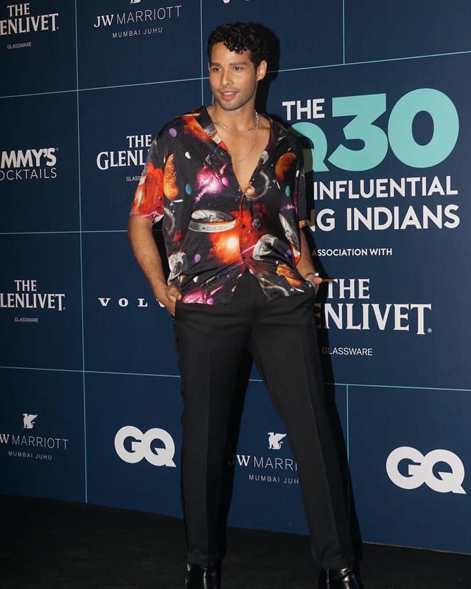SpiceSocial1's tweet photo. It was a starry affair at the @gqindia last night!
#SpicePR #SpiceSocial #SpiceAtWork
@TheAaryanKartik @kritisanon @SaraAliKhan @SiddyChats #GQIndia #gqpowerlist #kartikaaryan #siddhantchaturvedi #kritisanon #saraalikhan #bollywood #awards https://t.co/vlX4bkmAR0