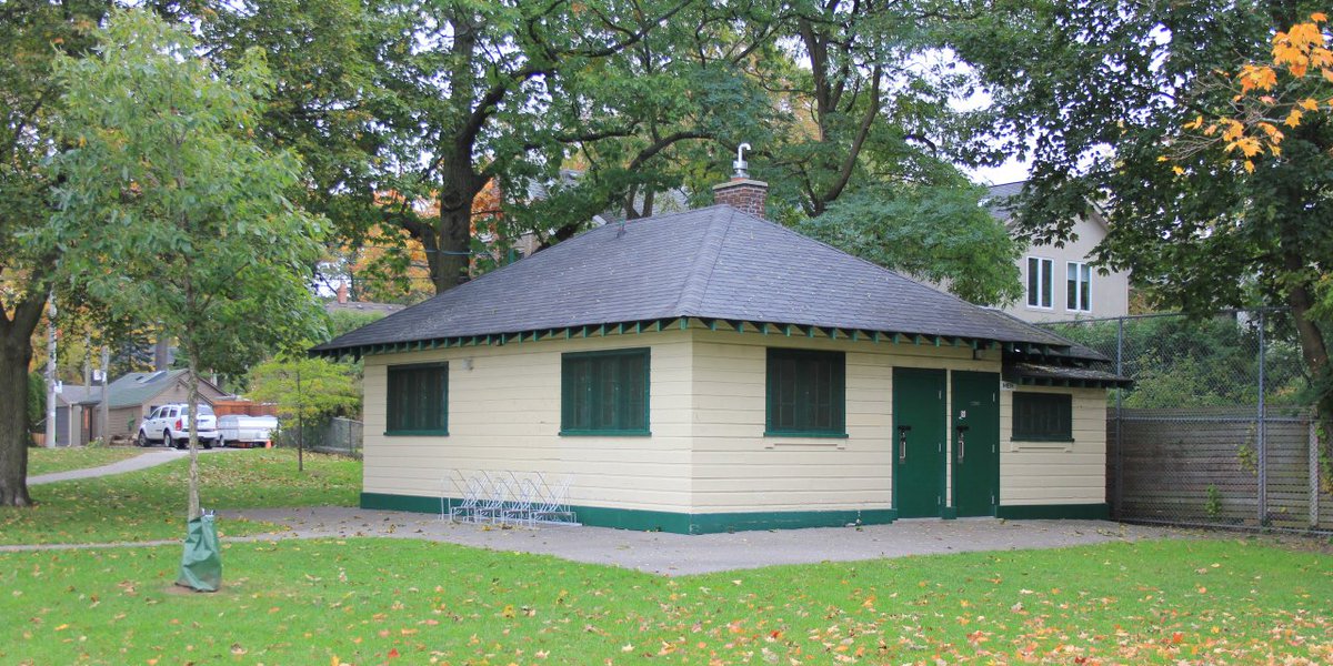 TorontoPFR's tweet photo. Parks staff have begun opening seasonal washrooms and drinking fountains. This process takes approximately 4 to 6 weeks and is weather dependent. #ParksTO https://t.co/lAha80Zlik