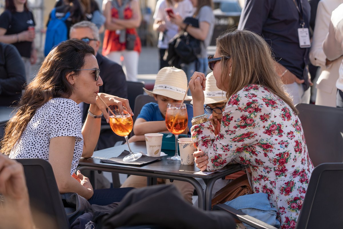 PalmaBoatShow's tweet photo. ⛵ En el #PIBS22 también puedes disfrutar de una amplia experiencia gastronómica 🦪🍹🍔
🌊 ¡Te esperamos! 💙
🗓 Del 28 de abril al 1 de mayo en el 📍 #MollVell de Palma https://t.co/V9D0zWAFko