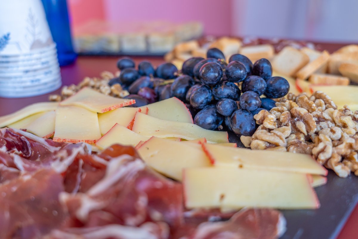 PalmaBoatShow's tweet photo. ⛵ En el #PIBS22 también puedes disfrutar de una amplia experiencia gastronómica 🦪🍹🍔
🌊 ¡Te esperamos! 💙
🗓 Del 28 de abril al 1 de mayo en el 📍 #MollVell de Palma https://t.co/V9D0zWAFko