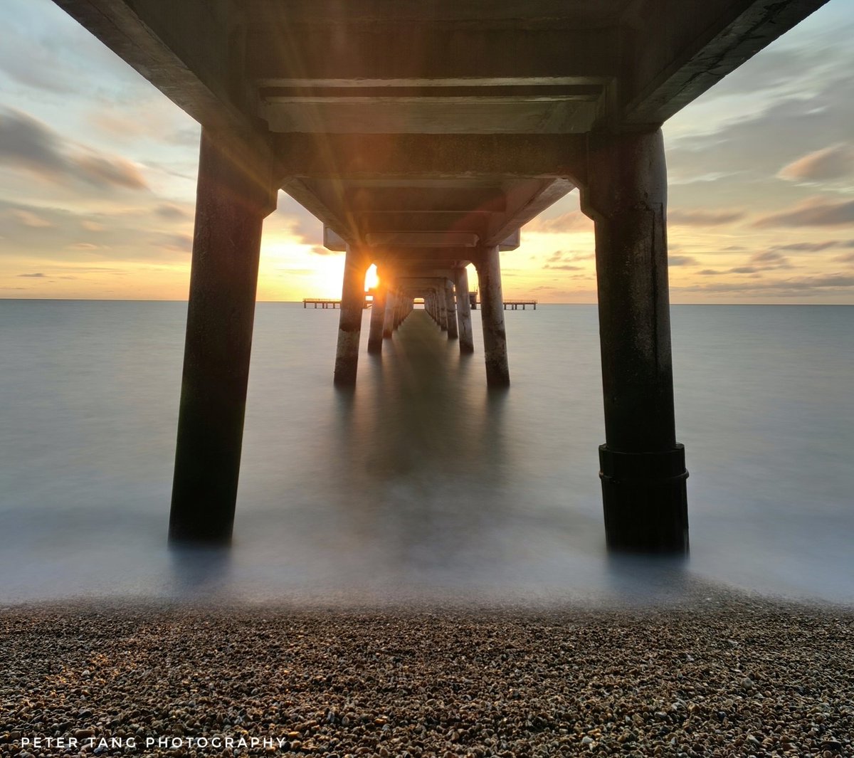 Deal Pier long exposure at sunrise
#sunrise #dealpier #kent #uk #longexpo #longexposure #kentphoto #picoftheday #sunriseoftheday #naturalbeauty #seascape