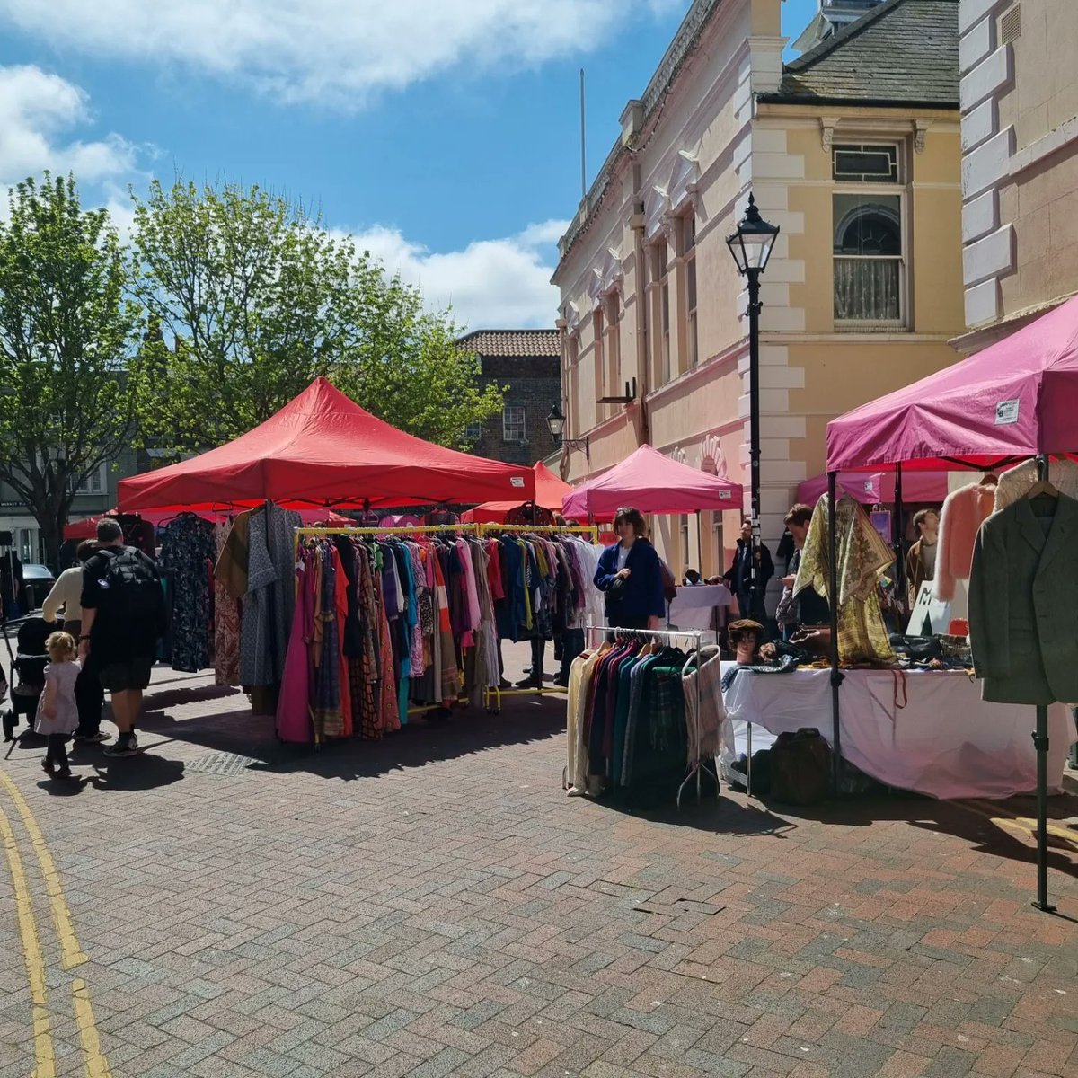 Wonderful to see @margateoldtownmarket back in the square, right on our doorstep. It's such a great place to find special independent traders and there's always something interesting to buy. I know we are not looking our best but we are open with the same lovely food 🌞🇧🇧🇬🇧🌞
