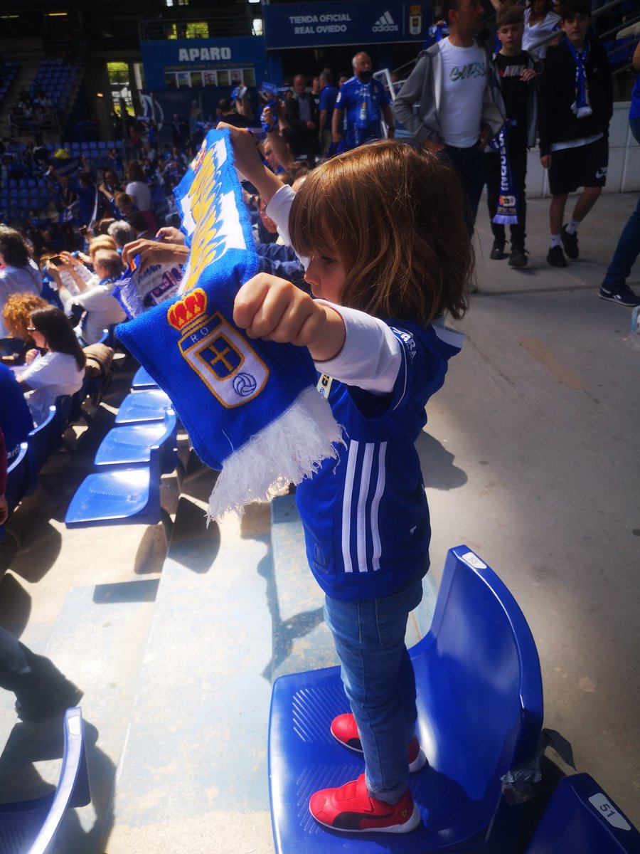 +3!!!!....VAMOS <a href="/RealOviedo/">Real Oviedo</a>!!!... Quinta generación de oviedistas, de padres a hijos, de abuelos a nietos con la pasión intacta... Sangre azul 💙💙💙💙