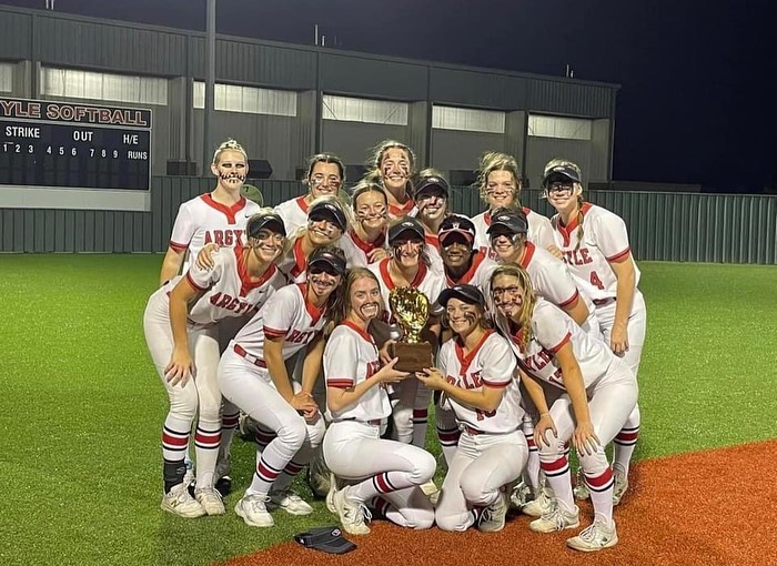 ArgyleSoftball's tweet photo. Bi-District Champs! Thank you to @ehhssoftball for being such a great example of ALWAYS loving the game and having fun with all you do! #unfinishedbusiness https://t.co/tWtx3F3iuT