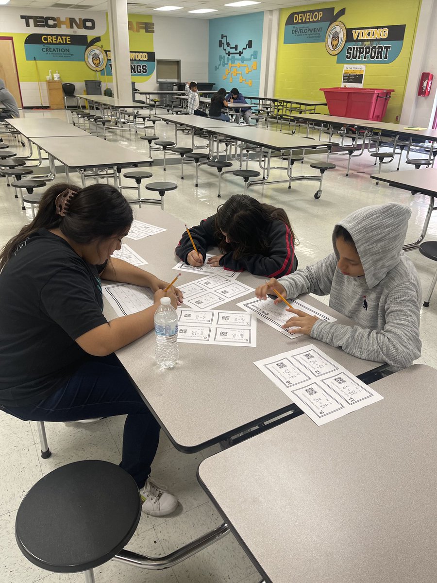 Ash_Cas27's tweet photo. MOTIVATION is what gets you started. DEDICATION is what keeps you going.  Our Brentwood teachers had an awesome turn out for their Saturday Super STAAR Tutoring📚@ms_marquise @robert_basurto @teri_silva @csanchez8254 @EISDofSA #EISDMath @Brentwood_STEAM https://t.co/JVFsdOenMn