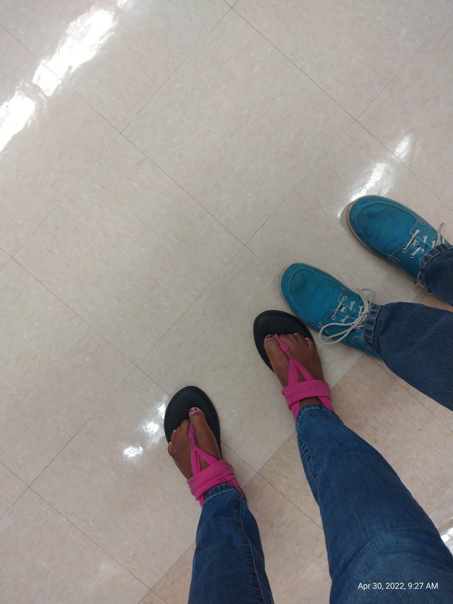 I sold my #wornpanties to a local follower this morning. He thinks my pussy smells amazing 😍😍😍 #usedundies #usedthong #usedpantiesforsale #sniffies