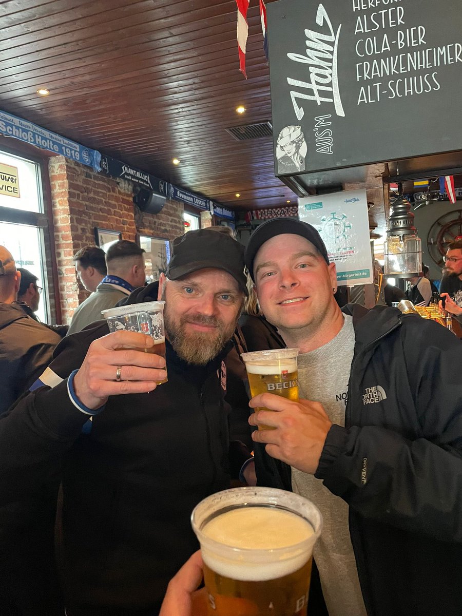 Na de 1-1 in Bielefeld met de locals mee! BIELEFELD BIELEFELD 👊🏼😇 #groundhopping