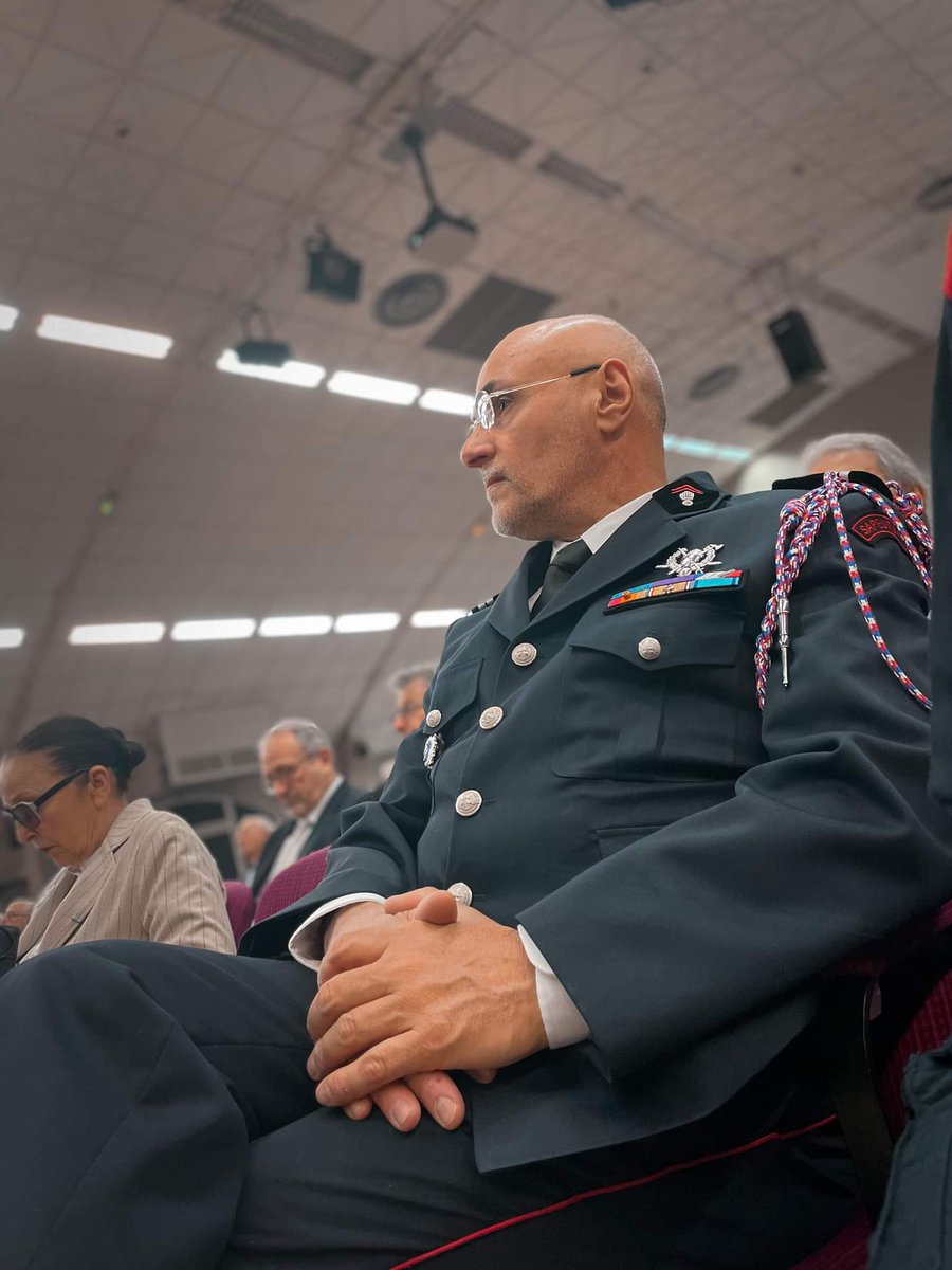Pud03Lacost's tweet photo. 😀 et fier d'avoir pu assister ce jour à la remise du prix de l'engagement citoyen à #Leonfarine ancien JSP du #Veurdre devenu expert au sein du service Com du @SDIS_03 #SPV au #SDIS58 lors de l'assemblée de la section #ONM de l'Allier à l'école de #gendarmerie Montluçon. 👏👏👏 https://t.co/bKBTL8ND7J