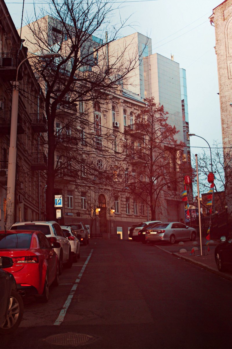 ludmi0701's tweet photo. Киев вечерний. 
#Киев #Украина #Kyiv #Ukraine #uasobeautiful #моєріднемісто https://t.co/HFWLrq3OHg