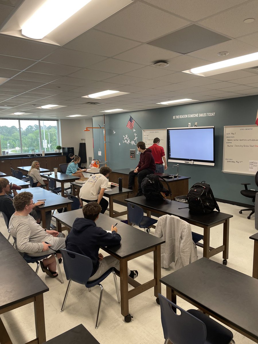 MrsBoyles_Law's tweet photo. If you feed them, they will come. Even on the day of prom, these kids gave up their entire morning to review for their AP Chem test monday. So proud of them! β€οΈ #thebest #wishthemluck https://t.co/kgQpaq4JMu
