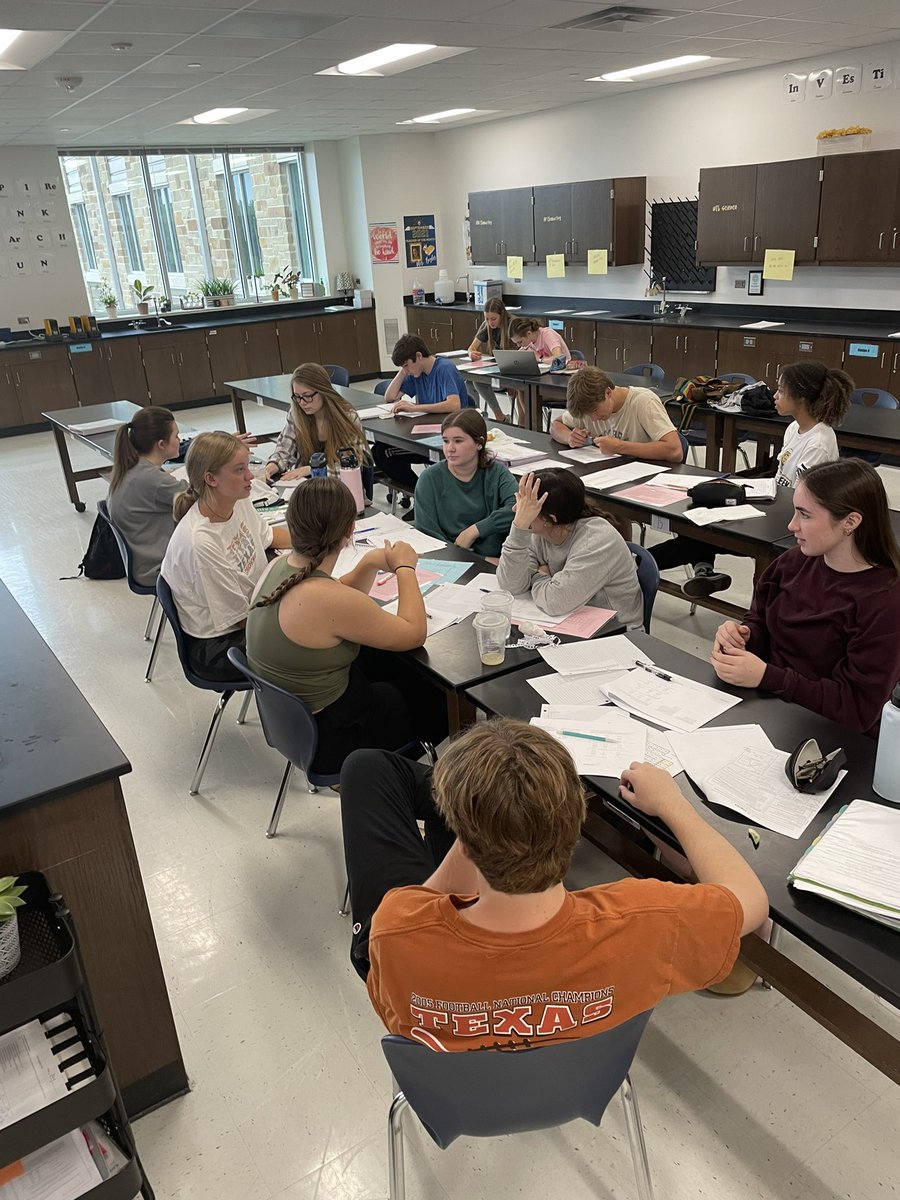 MrsBoyles_Law's tweet photo. If you feed them, they will come. Even on the day of prom, these kids gave up their entire morning to review for their AP Chem test monday. So proud of them! β€οΈ #thebest #wishthemluck https://t.co/kgQpaq4JMu