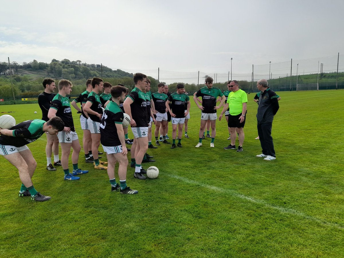 NemoRangersGAA's tweet photo. Well done to @mahony_ray whom called into Nemo this afternoon on his walk #MILESFORMICK. Thanks to the footballers and @rockchapelgaa for their time before their game. Best of Luck Ray and best wishes to Mick @bishopstowngaa To donate https://t.co/jwzI6nAkAw. https://t.co/EkFXPfln26