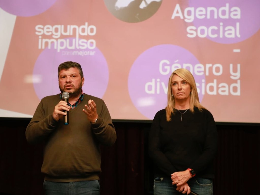 monicacperalta's tweet photo. Inspirador cierre del #SegundoImpulso por parte de @FabianFPeralta 👏🏻 Gracias @meugeniaschmuck por las palabras, y a @fabriziofiatti por el apoyo al trabajo de más de 200 ciudadanxs que hoy nos reunimos para ser parte de la construcción de una mejor ciudad 😉
#ImpulsoParaMejorar https://t.co/FseeO9Nmf6