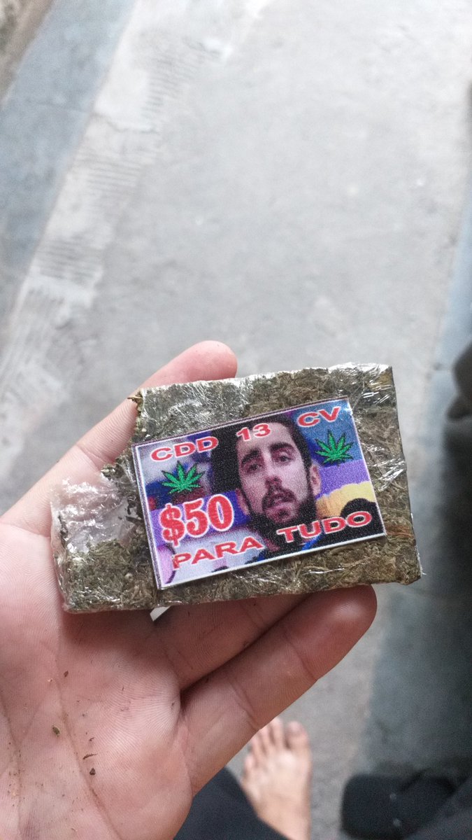 baudorio's tweet photo. maconha de galo do Pedro Scooby vai te deixar na onda 🌊🌊 kkkkkkkkk https://t.co/YqC7rKOMlm